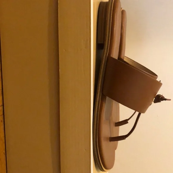 Michael Kors Cindy Leather Sandal - Picture 5 of 9